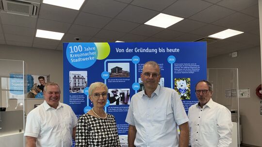 Petronella Lange (2. von links) hat künftig bei der städtischen Holding, der BGK, das Sagen. Ihr Pendant bei den Stadtwerken ist Petronella Lange (2. von links) hat künftig bei der städtischen Holding, der BGK, das Sagen. Ihr Pendant bei den Stadtwerken ist