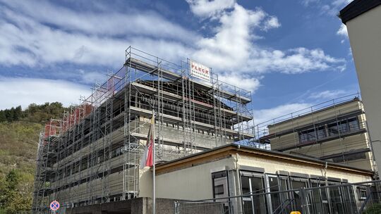 Bis ins Jahr 2028 sollen die umfassenden Sanierungsarbeiten an der Marksburgschule in Braubach noch gehen. Bis ins Jahr 2028 sollen die umfassenden Sanierungsarbeiten an der Marksburgschule in Braubach noch gehen.