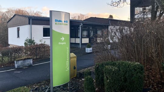 Welche Leistungen sollen und können im ehemaligen DRK-Krankenhaus am Leuzbacher Weg künftig angeboten werden? Dazu gehen die Mei Welche Leistungen sollen und können im ehemaligen DRK-Krankenhaus am Leuzbacher Weg künftig angeboten werden? Dazu gehen die Mei