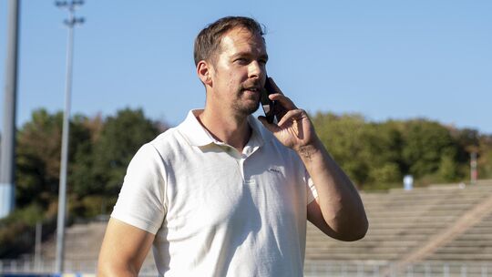 Ob Siegens Geschäftsführer Matthias Georg hier im Vorfeld des 3. Spieltages der Fußball-Regionalliga West im Schalker Parkstadio Ob Siegens Geschäftsführer Matthias Georg hier im Vorfeld des 3. Spieltages der Fußball-Regionalliga West im Schalker Parkstadio