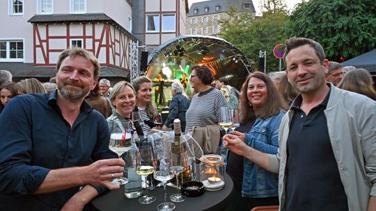 Sowohl bei der eigentlichen Geburtstagsfeier am Samstag als auch beim Stadtfest: Die ganze Kastellauner Altstadt war eine große Sowohl bei der eigentlichen Geburtstagsfeier am Samstag als auch beim Stadtfest: Die ganze Kastellauner Altstadt war eine große
