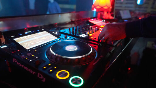 Eine private Techno-Party in Wallersheim hielt Anwohner wach – allerdings auf der gegenüberliegenden Rheinseite. (Symbolbild) Eine private Techno-Party in Wallersheim hielt Anwohner wach – allerdings auf der gegenüberliegenden Rheinseite. (Symbolbild)
