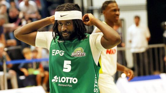Mit Tyren Moore haben die Baskets einen Spieler verpflichtet, der in das Koblenzer Spiel die nötige Ruhe bringen soll. Mit Tyren Moore haben die Baskets einen Spieler verpflichtet, der in das Koblenzer Spiel die nötige Ruhe bringen soll.
