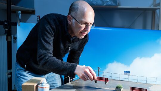 In wochenlanger Detailarbeit entwirft Frank Kunert wundersame Miniaturwelten. Für seine Arbeit wurde er nun mit dem Sondermann-P In wochenlanger Detailarbeit entwirft Frank Kunert wundersame Miniaturwelten. Für seine Arbeit wurde er nun mit dem Sondermann-P