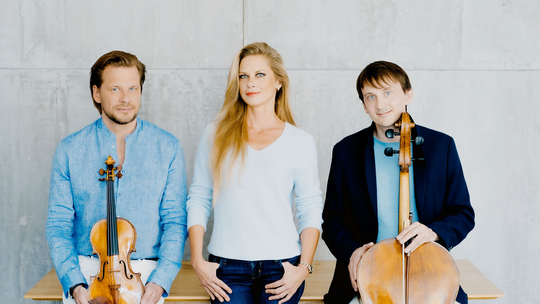 Als Brodsky Trio gastieren Kirill Troussov (von links), Alexandra Troussova und Benedict Kloeckner am 30. September auf Burg Nam Als Brodsky Trio gastieren Kirill Troussov (von links), Alexandra Troussova und Benedict Kloeckner am 30. September auf Burg Nam