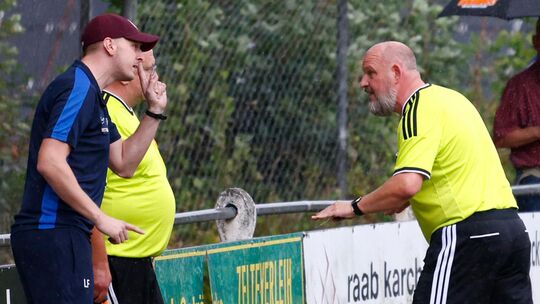 Stets engagiert an der Seitenlinie: Lars Flommersfeld (links), der Trainer der SG Soonwald. Am Mittwoch geht es zur SG Guldenbac Stets engagiert an der Seitenlinie: Lars Flommersfeld (links), der Trainer der SG Soonwald. Am Mittwoch geht es zur SG Guldenbac