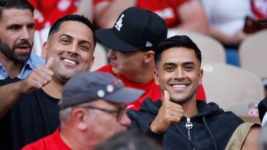 Nadiem (rechts) und Nauwid Amiri sind ganz eng verbunden. Die beiden Brüder unterstützen sich gegenseitig, besuchen die Spiele d Nadiem (rechts) und Nauwid Amiri sind ganz eng verbunden. Die beiden Brüder unterstützen sich gegenseitig, besuchen die Spiele d