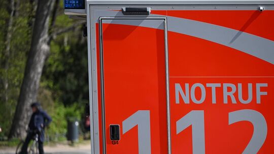 Nach dem Gabelstaplerunfall wurde die verletzte Frau in ein umliegendes Krankenhaus gebracht. (Symbolfoto) Nach dem Gabelstaplerunfall wurde die verletzte Frau in ein umliegendes Krankenhaus gebracht. (Symbolfoto)