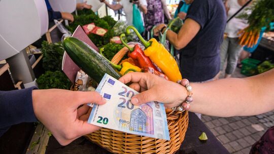 Der Betzdorfer Wochenmarkt bekommt freitags Zuwachs durch einen Obst- und Gemüsehändler. Der Betzdorfer Wochenmarkt bekommt freitags Zuwachs durch einen Obst- und Gemüsehändler.