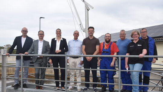 Staatssekretärin Kristina Brixius (3. von links) mit Bürgermeister Jens Güllering (2. von links), dem technischen Leiter Ralf So Staatssekretärin Kristina Brixius (3. von links) mit Bürgermeister Jens Güllering (2. von links), dem technischen Leiter Ralf So