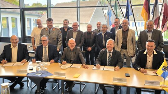 Die Unterzeichnung des Letter of Intent Die Unterzeichnung des Letter of Intent