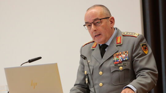 Generalinspekteur Carsten Breuer hielt die Festrede anlässlich des 70-jährigen Bestehens des Zentrums Innere Führung in Koblenz. Generalinspekteur Carsten Breuer hielt die Festrede anlässlich des 70-jährigen Bestehens des Zentrums Innere Führung in Koblenz.