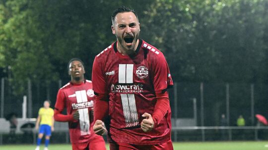 Ahrweiler II-Spieler Marc Pelzer nach dem 1:1. Ahrweiler II-Spieler Marc Pelzer nach dem 1:1.