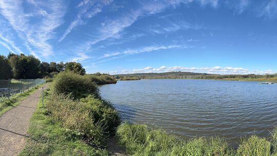 Der Jungferweiher bei Ulmen ist ein Maar, in dessen Umgebung sich die Erdgeschichte gut darstellen lässt. Er gehört zum Natur- u Der Jungferweiher bei Ulmen ist ein Maar, in dessen Umgebung sich die Erdgeschichte gut darstellen lässt. Er gehört zum Natur- u