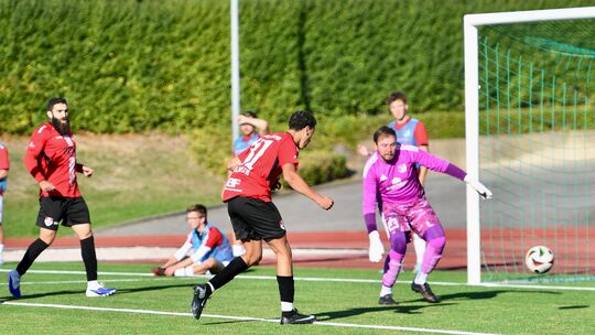 Das war sein zweiter Streich und zugleich die Entscheidung im Heimspiel gegen die TuS Burgschwalbach: Mit dem Treffer zum 3:0 ma Das war sein zweiter Streich und zugleich die Entscheidung im Heimspiel gegen die TuS Burgschwalbach: Mit dem Treffer zum 3:0 ma