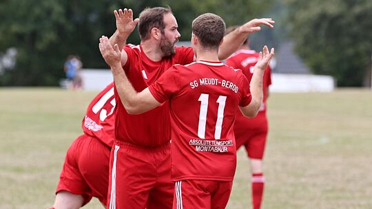 Elias Krämer (Nummer 11, hier im Spiel gegen Niederahr II) gehörte auch beim 5:0 bei der SG HWW Niederroßbach/Basalt zu den Tors Elias Krämer (Nummer 11, hier im Spiel gegen Niederahr II) gehörte auch beim 5:0 bei der SG HWW Niederroßbach/Basalt zu den Tors