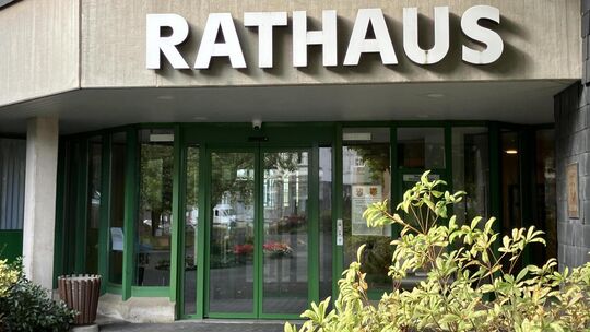 Das Rathaus in Altenkirchen ist Sitz der VG-Verwaltung und von Amtsinhaber Fred Jüngerich. Am 11. April 2027 erfolgt die Wahl zu Das Rathaus in Altenkirchen ist Sitz der VG-Verwaltung und von Amtsinhaber Fred Jüngerich. Am 11. April 2027 erfolgt die Wahl zu
