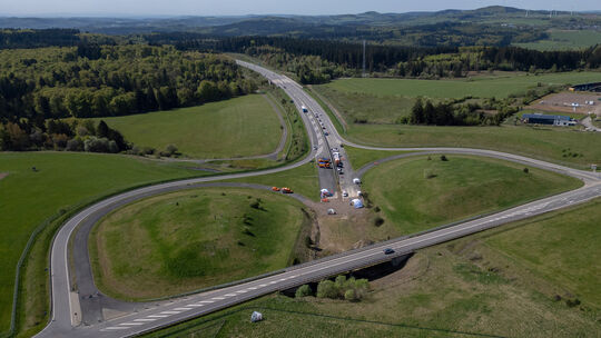 Bis die eigentlichen Bauarbeiten im Südabschnitt beginnen, um die Lücke der A1 zu schließen, dauert es noch. Vorbereitend müssen Bis die eigentlichen Bauarbeiten im Südabschnitt beginnen, um die Lücke der A1 zu schließen, dauert es noch. Vorbereitend müssen