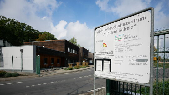 Am Standort des Abfallwirtschaftszentrums „Auf dem Scheid" in Niederzissen wird die Biogutvergärungsanlage errichtet. Am Standort des Abfallwirtschaftszentrums „Auf dem Scheid" in Niederzissen wird die Biogutvergärungsanlage errichtet.