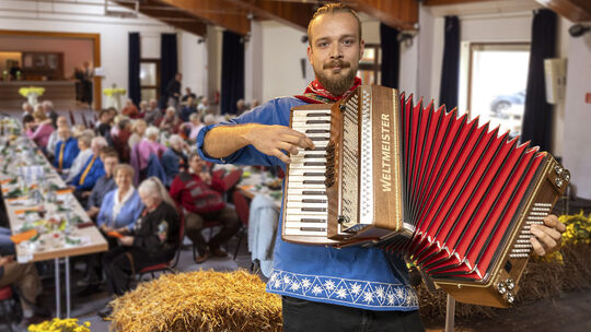 Ziehharmonika, Quetschkommode, Schifferklavier: Das Instrument hat viele Namen und ist zugleich auch mit der Mundharmonika verwa Ziehharmonika, Quetschkommode, Schifferklavier: Das Instrument hat viele Namen und ist zugleich auch mit der Mundharmonika verwa