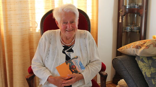 Brigitta Landgrebe aus Bad Ems hat das Buch "Zuckerwasser im Haar" unter ihrem Mädchennamen Brigitta Backes veröffentlicht. Dari Brigitta Landgrebe aus Bad Ems hat das Buch "Zuckerwasser im Haar" unter ihrem Mädchennamen Brigitta Backes veröffentlicht. Dari