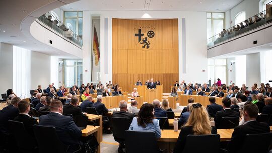 Bis wann muss ein Ministerpräsident in Rheinland-Pfalz spätestens gewählt werden? Wir haben bei der Pressestelle des Landtags na Bis wann muss ein Ministerpräsident in Rheinland-Pfalz spätestens gewählt werden? Wir haben bei der Pressestelle des Landtags na
