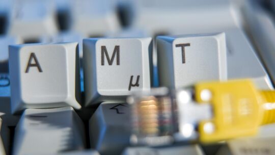 Der Schriftzug «Amt» ist auf einer Computertastatur hinter einem Netzwerkkabel zu sehen (gestelltes Foto). In der VG Bad Ems-Nas Der Schriftzug «Amt» ist auf einer Computertastatur hinter einem Netzwerkkabel zu sehen (gestelltes Foto). In der VG Bad Ems-Nas