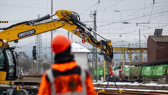 Die ersten Bahnstrecken sind unter Vollsperrung generalsaniert – offenbar nicht zur Zufriedenheit des Bundesverkehrsministeriums Die ersten Bahnstrecken sind unter Vollsperrung generalsaniert – offenbar nicht zur Zufriedenheit des Bundesverkehrsministeriums