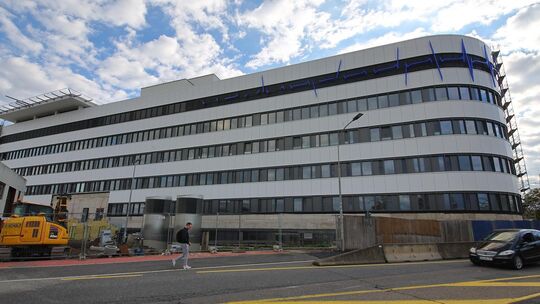 Die Arbeiten am Neubau des Koblenzer Bundeswehrzentralkrankenhauses dauern seit einigen Jahren an. Hier sollen einmal 800 Beschä Die Arbeiten am Neubau des Koblenzer Bundeswehrzentralkrankenhauses dauern seit einigen Jahren an. Hier sollen einmal 800 Beschä