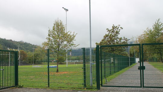 Am Stadion Silberau soll der Kunstrasenplatz saniert werden. Die Ortsgemeinde Fachbach hat erklärt, dass seit Jahren keiner ihre Am Stadion Silberau soll der Kunstrasenplatz saniert werden. Die Ortsgemeinde Fachbach hat erklärt, dass seit Jahren keiner ihre
