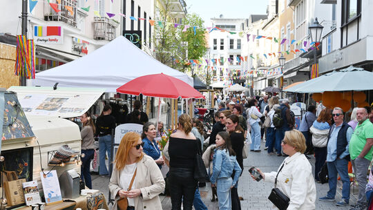 Der erste Feierabendmarkt im April dieses Jahres in Bad Neuenahr kam gut an, genau wie die anderen Termine dieser Veranstaltung Der erste Feierabendmarkt im April dieses Jahres in Bad Neuenahr kam gut an, genau wie die anderen Termine dieser Veranstaltung