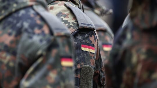 Sexualisiertes Fehlverhalten kommt in allen Bereichen des Lebens vor, auch bei der Bundeswehr. Die Truppe akzeptiert solche Verf Sexualisiertes Fehlverhalten kommt in allen Bereichen des Lebens vor, auch bei der Bundeswehr. Die Truppe akzeptiert solche Verf