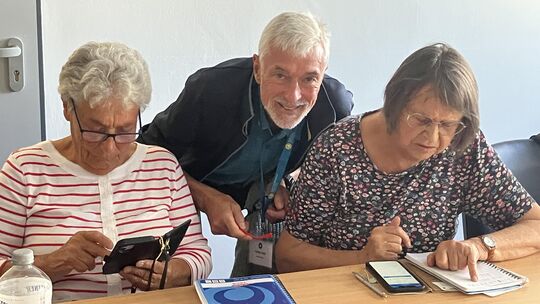 Digitalbotschafter Stefan Hild hilft, wie seine Kollegen auch, gerne dabei, Andere in der Nutzung digitaler Medien fit zu machen Digitalbotschafter Stefan Hild hilft, wie seine Kollegen auch, gerne dabei, Andere in der Nutzung digitaler Medien fit zu machen