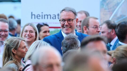 Alexander Schweitzer genießt vor allem in der rheinland-pfälzischen SPD einen großen Rückhalt. Entsprechend wohlwollend fallen d Alexander Schweitzer genießt vor allem in der rheinland-pfälzischen SPD einen großen Rückhalt. Entsprechend wohlwollend fallen d