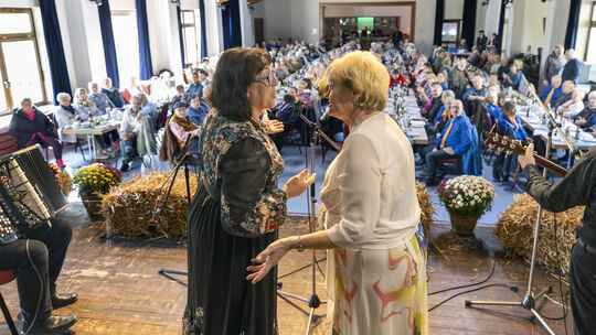 Bereicherten das Harmonika-Festival in Hachenburg: Olga Sartison und Irina Becker-Schneider aus Altenkirchen und Attendorn. Bereicherten das Harmonika-Festival in Hachenburg: Olga Sartison und Irina Becker-Schneider aus Altenkirchen und Attendorn.