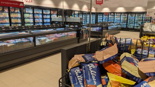 Die Tiefkühlabteilung befindet sich im Rewe Petz in Betzdorf nun an der Stelle, an der früher Spirituosen und Snacks untergebrac Die Tiefkühlabteilung befindet sich im Rewe Petz in Betzdorf nun an der Stelle, an der früher Spirituosen und Snacks untergebrac
