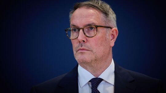 Seit wenigen Tagen Bundesarbeitsminister: Alexander Schweitzer. In Rheinland-Pfalz greift er nun auch offiziell nach dem Parteiv Seit wenigen Tagen Bundesarbeitsminister: Alexander Schweitzer. In Rheinland-Pfalz greift er nun auch offiziell nach dem Parteiv