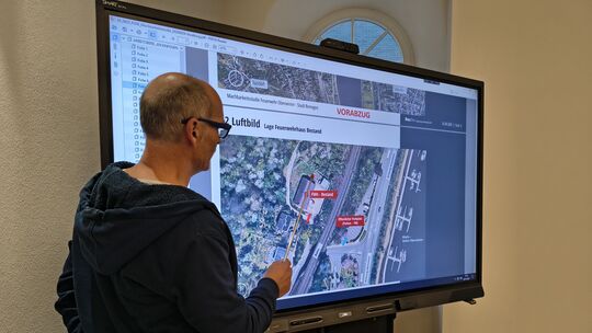 Am Randgebiet des FFH-Gebiets in Oberwinter soll das Feuerwehrgerätehaus erweitert werden, wie der stellvertretende Bauamtsleite Am Randgebiet des FFH-Gebiets in Oberwinter soll das Feuerwehrgerätehaus erweitert werden, wie der stellvertretende Bauamtsleite