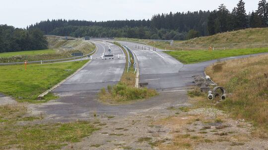 Die A1 endet an der Anschlussstelle Kelberg in der Eifel. Die A1 endet an der Anschlussstelle Kelberg in der Eifel.