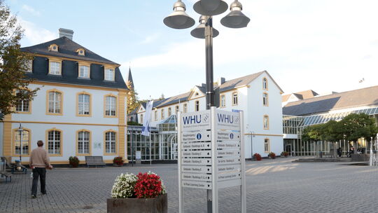 Die Studentenszene rund um die WHU in Vallendar ist eher übersichtlich. Trotzdem herrscht am Campus ein Spirit, der von Ehemalig Die Studentenszene rund um die WHU in Vallendar ist eher übersichtlich. Trotzdem herrscht am Campus ein Spirit, der von Ehemalig