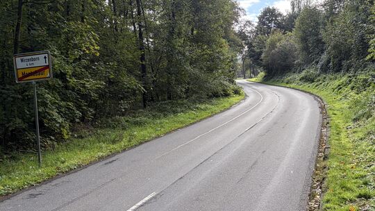 Bis zum Ortsausgangsschild der Kreisstadt in Richtung Gelbachtal wird die Wirzenborner Straße trotz knapper Kasse saniert – der Bis zum Ortsausgangsschild der Kreisstadt in Richtung Gelbachtal wird die Wirzenborner Straße trotz knapper Kasse saniert – der