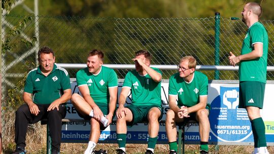Heiko Meisenheimer (links) hat mit seinem Trainerteam und seiner Mannschaft die Spielpause gut genutzt. Es steht das Derby bei d Heiko Meisenheimer (links) hat mit seinem Trainerteam und seiner Mannschaft die Spielpause gut genutzt. Es steht das Derby bei d