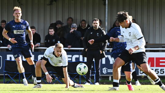 Die SG Mudersbach/Brachbach (in weiß) geht personell auf dem Zahnfleisch, will im Heimspiel gegen Wilnsdorf aber ihrer Favoriten Die SG Mudersbach/Brachbach (in weiß) geht personell auf dem Zahnfleisch, will im Heimspiel gegen Wilnsdorf aber ihrer Favoriten