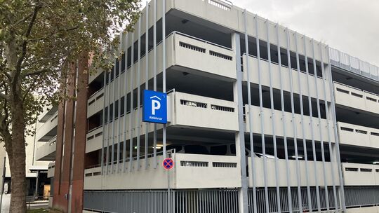 Auf der oberen Etage des Parkhauses am Koblenzer Altlöhrtor hat es am Samstag (17. Oktober) eine Auseinandersetzung gegeben, in Auf der oberen Etage des Parkhauses am Koblenzer Altlöhrtor hat es am Samstag (17. Oktober) eine Auseinandersetzung gegeben, in
