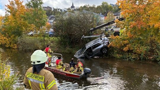 Pkw wird geborgen Pkw wird geborgen