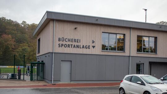 Das neue Sportlerheim in Neustadt/Wied mit integrierter Bücherei. Das neue Sportlerheim in Neustadt/Wied mit integrierter Bücherei.