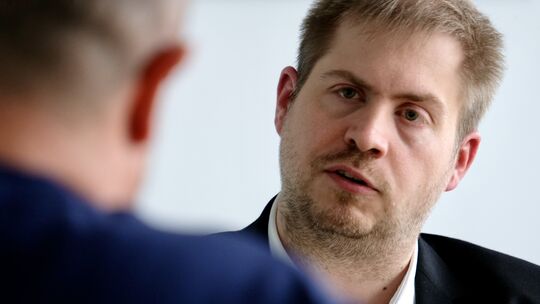 FDP-Landesvorsitzender Stefan Thoma im Gespräch mit RZ-Redakteur Frank Schmidt-Wyk. FDP-Landesvorsitzender Stefan Thoma im Gespräch mit RZ-Redakteur Frank Schmidt-Wyk.