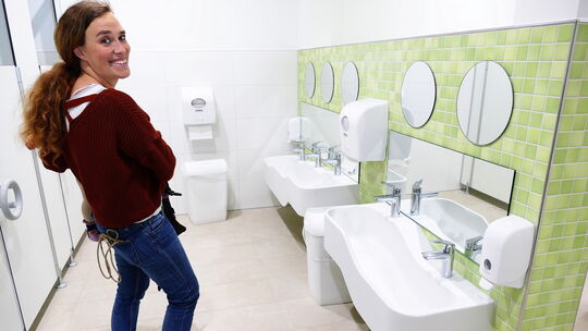 Da müssen sich Eltern keine Sorge machen, auch für Hygiene ist im gerade eröffneten Blandine-Merten-Haus, einer hochwassergeschü Da müssen sich Eltern keine Sorge machen, auch für Hygiene ist im gerade eröffneten Blandine-Merten-Haus, einer hochwassergeschü