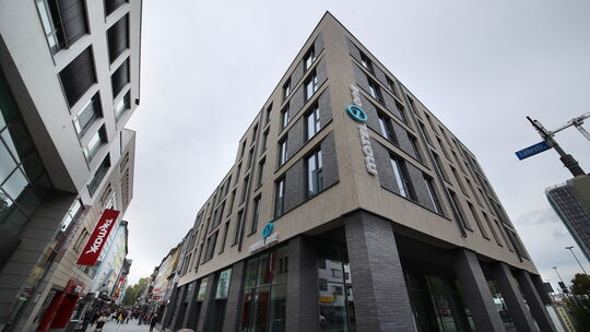 Im neuen Canto-Gebäude in der Koblenzer Innenstadt ist unter anderem das Motel One untergebracht. Weitere Flächen sind mit Einze Im neuen Canto-Gebäude in der Koblenzer Innenstadt ist unter anderem das Motel One untergebracht. Weitere Flächen sind mit Einze