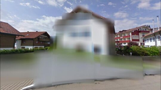 So kann es aussehen, wenn ein Haus bei Google Street View unkenntlich gemacht wurde. Ein neues Urteil befasst sich nun mit der V So kann es aussehen, wenn ein Haus bei Google Street View unkenntlich gemacht wurde. Ein neues Urteil befasst sich nun mit der V